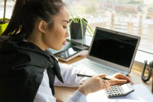 ASSISTANT(E) COMPTABLE